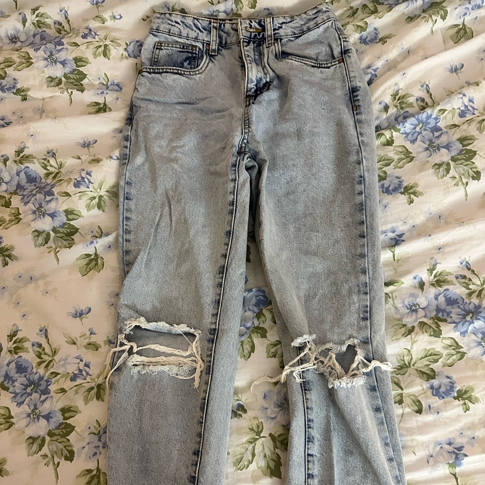 Cotton on, blue light wash, mom jean, size two